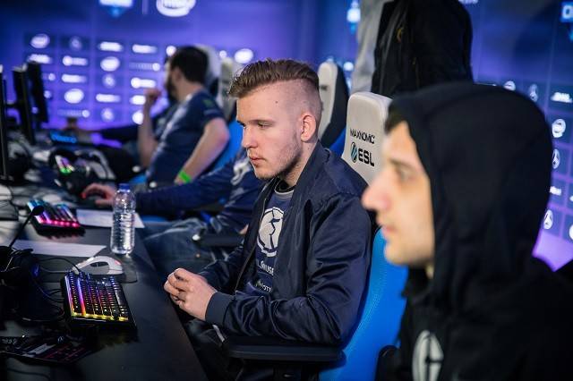 过层层逼抢 过层层逼抢